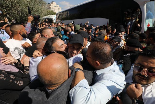 (251013) -- RAMALLAH, Oct. 13, 2025 (Xinhua) -- People welcome released Palestinian prisoners in the West Bank city of Ramallah, on Oct. 13, 2025. Israeli authorities have begun freeing Palestinian prisoners from jails as part of an exchange deal after Hamas released 20 Israeli hostages, Palestinian sources said on Monday.
   According to the deal agreed by Israel and Hamas, about 2,000 Palestinian detainees and prisoners are to be freed. (Photo by Nidal Eshtayeh/Xinhua)