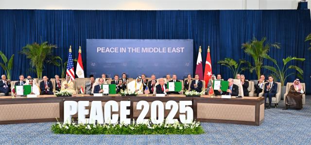(251013) -- SHARM EL-SHEIKH(EGYPT), Oct. 13, 2025 (Xinhua) -- Egyptian President Abdel Fattah al-Sisi (2nd L, front), U.S. President Donald Trump (2nd R, front), Turkish President Recep Tayyip Erdogan (1st R, front), and the Emir of Qatar, Sheikh Tamim bin Hamad Al Thani (1st L, front) display the signed document to support Gaza ceasefire deal during a summit on Gaza ceasefire held in Sharm el-Sheikh, Egypt, Oct. 13, 2025. A document to support the recently-reached Gaza ceasefire deal was signed here Monday by the deal's four mediators, though without the attendance of either Israel or Hamas. (Egyptian Presidency/Handout via Xinhua)