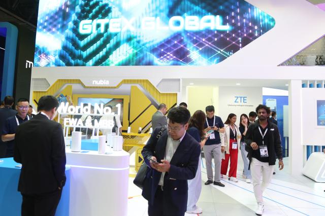 (251014) -- DUBAI, Oct. 14, 2025 (Xinhua) -- This photo taken on Oct. 13, 2025 shows a scene at the booth of Chinese tech company ZTE at the 45th edition of GITEX Global in Dubai, the United Arab Emirates. The 45th edition of GITEX Global, one of the world's most influential technology and artificial intelligence exhibitions, kicked off here on Monday, drawing over 6,800 tech companies and 2,000 startups from around 180 countries.
  Participants across fields such as artificial intelligence, the Internet of Things, big data, and digital governance are showcasing their latest innovations at the event.
  Some 300 Chinese tech companies, including China Mobile, China Electronics Corporation, ZTE, H3C, iFlytek, and Xpeng AEROHT, have drawn significant attention during the event with their innovative advancements in AI robotics, intelligent solutions, and flying cars, highlighting China's rapid ascent in the global technology landscape. (Xinhua/Wen Xinnian)