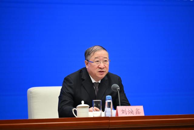 (251014) -- BEIJING, Oct. 14, 2025 (Xinhua) -- Liu Huanxin, a member of the Communist Party of China Leadership Group of the National Development and Reform Commission and head of the National Food and Strategic Reserves Administration (NFSRA), speaks during a press conference held by the State Council Information Office (SCIO) on grain circulation reform and development during the 14th Five-Year Plan period (2021-2025) in Beijing, capital of China, Oct. 14, 2025. Qian Yi and Qin Yuyun, both deputy heads of the NFSRA, also attended the press conference here on Tuesday. (Xinhua/Chen Yehua)