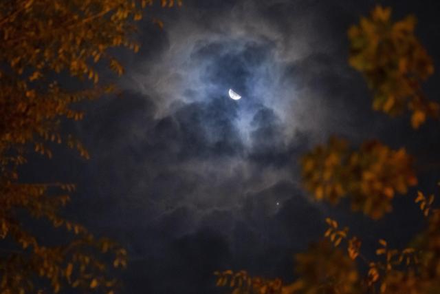 (251014) -- HARBIN, Oct. 14, 2025 (Xinhua) -- This photo taken on Oct. 14, 2025 shows the planet of Jupiter next to the moon in the sky over Fujin City, northeast China's Heilongjiang Province. (Photo by Qu Yubao/Xinhua)