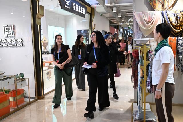 (251014) -- BEIJING, Oct. 14, 2025 (Xinhua) -- Representatives, who are in Beijing for the Global Leaders' Meeting on Women, visit the Silk Street building in Beijing, capital of China, Oct. 14, 2025. (Xinhua/Zou Jingyi)