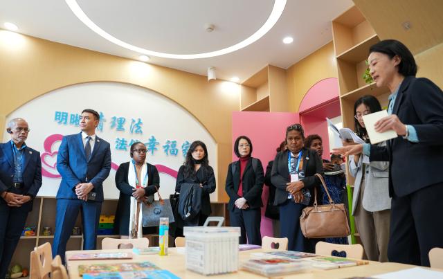(251014) -- BEIJING, Oct. 14, 2025 (Xinhua) -- Representatives, who are in Beijing for the Global Leaders' Meeting on Women, visit a social service center for women and children in Shunyi District in Beijing, capital of China, Oct. 14, 2025. (Xinhua/Yan Linyun)