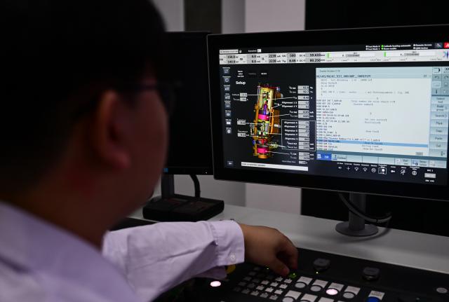 (251014) -- HEFEI, Oct. 14, 2025 (Xinhua) -- A researcher works at a testing site of the Divertor Prototype of CRAFT (Comprehensive Research Facility for Fusion Technology) in Hefei, east China's Anhui Province, on Oct. 13, 2025. China has achieved a significant milestone in next-generation "artificial sun" technology development, with one of its key subsystems having passed expert review and acceptance procedures on Monday.
   The Divertor Prototype of CRAFT was developed by the Chinese Academy of Sciences' Institute of Plasma Physics. It is one of 19 key subsystems of the CRAFT, a platform on which engineers develop and test key components of fusion energy reactors.
   This milestone marks the successful development of the world's largest divertor prototype component with the highest thermal load, independently developed by China.
   TO GO WITH "Across China: China's next-generation 'artificial sun' achieves new milestone with divertor prototype" (Xinhua/Zhou Mu)
