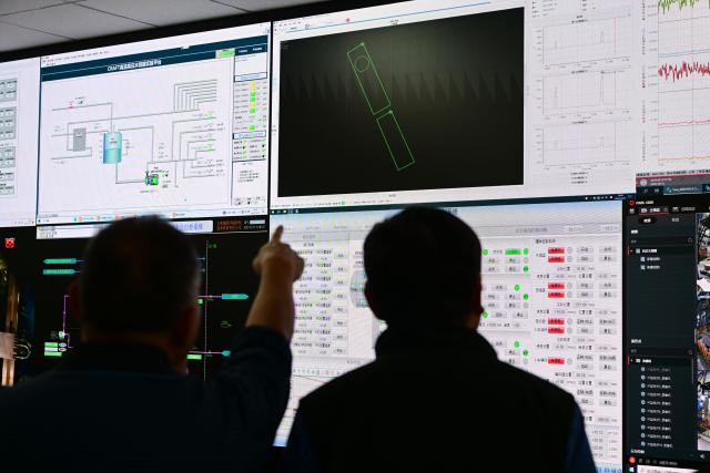 (251014) -- HEFEI, Oct. 14, 2025 (Xinhua) -- Experts work at a testing site of the Divertor Prototype of CRAFT (Comprehensive Research Facility for Fusion Technology) in Hefei, east China's Anhui Province, on Oct. 13, 2025. China has achieved a significant milestone in next-generation "artificial sun" technology development, with one of its key subsystems having passed expert review and acceptance procedures on Monday.
   The Divertor Prototype of CRAFT was developed by the Chinese Academy of Sciences' Institute of Plasma Physics. It is one of 19 key subsystems of the CRAFT, a platform on which engineers develop and test key components of fusion energy reactors.
   This milestone marks the successful development of the world's largest divertor prototype component with the highest thermal load, independently developed by China.
   TO GO WITH "Across China: China's next-generation 'artificial sun' achieves new milestone with divertor prototype" (Xinhua/Zhou Mu)