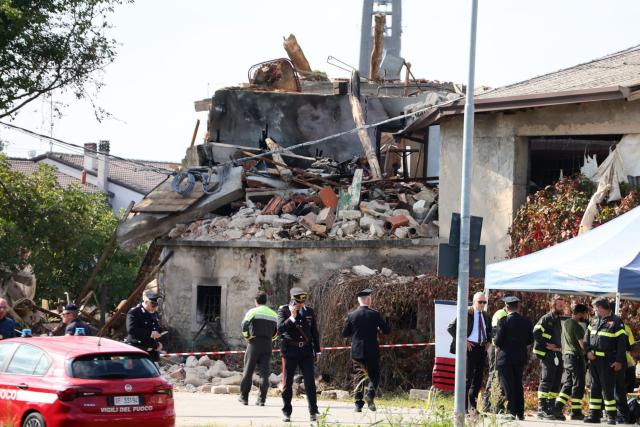 (251014) -- VERONA, Oct. 14, 2025 (Xinhua) -- This photo taken on Oct. 14, 2025 shows the explosion site in Castel d'Azzano, Verona, Italy. Three officers of Italy's carabinieri were killed and 15 others injured in a gas explosion in the country's north early Tuesday, local media reported.
   The blast occurred during an eviction operation involving police and firefighters, after three siblings filled the farmhouse with gas to resist the eviction following its foreclosure over long-standing debts, Ansa News Agency reported. (Xinhua)