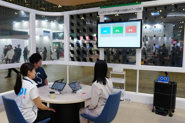 (251014) -- CHIBA, Oct. 14, 2025 (Xinhua) -- This photo shows a view of an intelligent office space developed by Mitsubishi Electric at the Combined Exhibition of Advanced Technologies (CEATEC) 2025 in Chiba Prefecture, Japan, on Oct. 14, 2025. The CEATEC 2025 kicked off here on Tuesday. (Xinhua/Jia Haocheng)