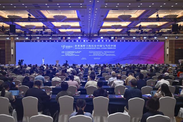(251014) -- SHANGHAI, Oct. 14, 2025 (Xinhua) -- This photo taken on Oct. 14, 2025 shows a scene at the second edition of World Conference on China Studies in east China's Shanghai. The conference got underway here on Tuesday with the theme "Historical and Contemporary China: A Global Perspective."
   Approximately 500 renowned experts and scholars from around the world will engage in in-depth discussions on this theme. The conference features various forums, activities and an exhibition focused on urban civilization. (Xinhua/Chen Haoming)