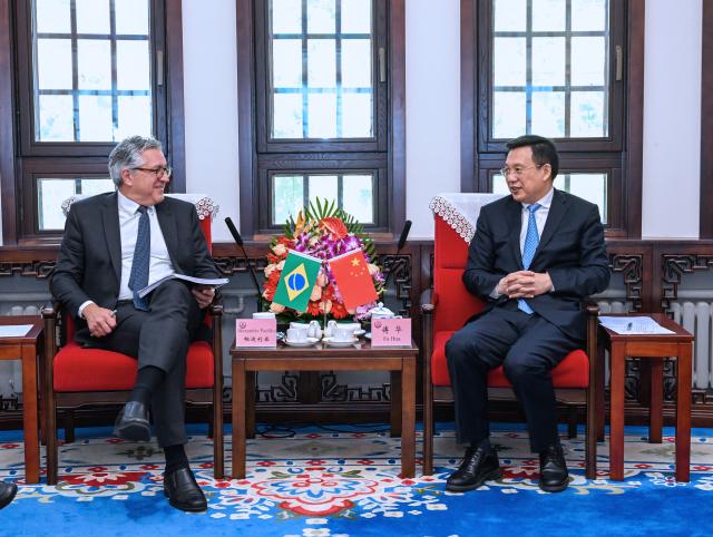 (251014) -- BEIJING, Oct. 14, 2025 (Xinhua) -- President of Xinhua News Agency Fu Hua meets with Alexandre Padilha, Brazil's health minister, in Beijing, capital of China, on Oct. 14, 2025. (Xinhua/Rao Aimin)
