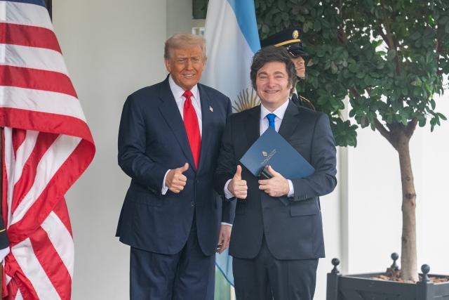 (251014) -- WASHINGTON, Oct. 14, 2025 (Xinhua) -- U.S. President Donald Trump (L) welcomes Argentine President Javier Milei at the White House in Washington, D.C, the United States, Oct. 14, 2025. (Xinhua/Hu Yousong)