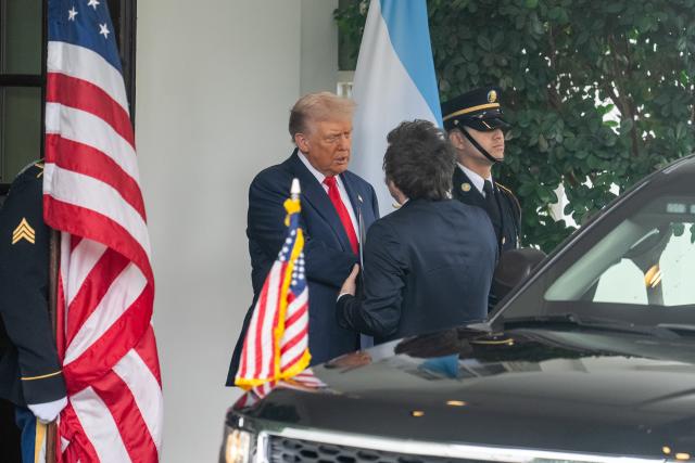 (251014) -- WASHINGTON, Oct. 14, 2025 (Xinhua) -- U.S. President Donald Trump (L) welcomes Argentine President Javier Milei (2nd R) at the White House in Washington, D.C, the United States, Oct. 14, 2025. (Xinhua/Hu Yousong)
