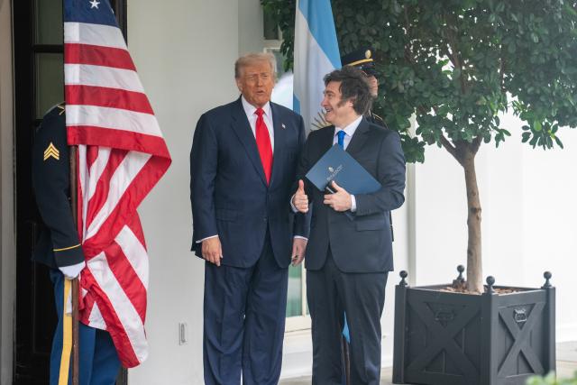 (251014) -- WASHINGTON, Oct. 14, 2025 (Xinhua) -- U.S. President Donald Trump (L) welcomes Argentine President Javier Milei at the White House in Washington, D.C, the United States, Oct. 14, 2025. (Xinhua/Hu Yousong)