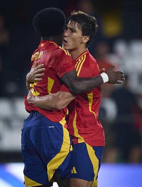 (251015) -- CASTELLON, Oct. 15, 2025 (Xinhua) -- Gonzalo Garcia (R) of Spain celebrates his goal with Eliezer Mayenda during the 2027 UEFA U-21 Qualifiers football match between Spain and Finland at SkyFi Castalia Stadium in Castellon, Spain, on Oct. 14, 2025. (Photo by Pablo Morano/Xinhua)