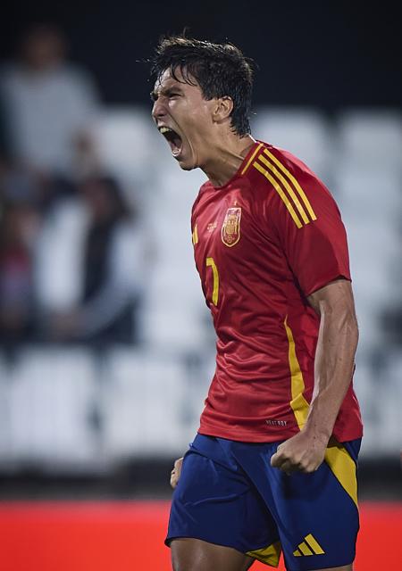 (251015) -- CASTELLON, Oct. 15, 2025 (Xinhua) -- Gonzalo Garcia of Spain celebrates after scoring during the 2027 UEFA U-21 Qualifiers football match between Spain and Finland at SkyFi Castalia Stadium in Castellon, Spain, on Oct. 14, 2025. (Photo by Pablo Morano/Xinhua)