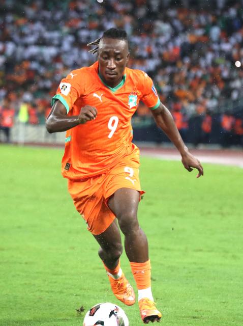 (251015) -- ABIDJAN, Oct. 15, 2025 (Xinhua) -- Yan Diomande of Cote d'Ivoire controls the ball during the FIFA World Cup 2026 CAF Qualifiers Group F match between Cote d'Ivoire and Kenya in Abidjan, Cote d'Ivoire, Oct. 14, 2025. (Photo by Yvan Sonh/Xinhua)