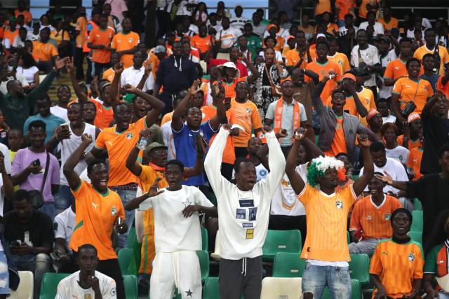 (251015) -- ABIDJAN, Oct. 15, 2025 (Xinhua) -- Supporters of Cote d'Ivoire cheer for the team before the FIFA World Cup 2026 CAF Qualifiers Group F match between Cote d'Ivoire and Kenya in Abidjan, Cote d'Ivoire, Oct. 14, 2025. (Photo by Yvan Sonh/Xinhua)