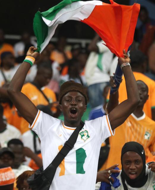 (251015) -- ABIDJAN, Oct. 15, 2025 (Xinhua) -- Supporters of Cote d'Ivoire cheer for the team before the FIFA World Cup 2026 CAF Qualifiers Group F match between Cote d'Ivoire and Kenya in Abidjan, Cote d'Ivoire, Oct. 14, 2025. (Photo by Yvan Sonh/Xinhua)