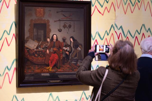 (251015) -- AMSTERDAM, Oct. 15, 2025 (Xinhua) -- A visitor takes photos of a painting during the media preview of the exhibition "At Home in the 17th Century" at the Rijksmuseum in Amsterdam, the Netherlands, Oct. 14, 2025. The exhibition, which showcases the lives of people in the Netherlands in the 17th century, will be open to the public from Oct. 17, 2025 to Jan. 11, 2026. (Photo by Sylvia Lederer/Xinhua)