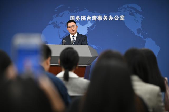 (251015) -- BEIJING, Oct. 15, 2025 (Xinhua) -- Chen Binhua, a spokesperson for the Taiwan Affairs Office of the State Council, answers questions at a press conference in Beijing, capital of China, Oct. 15, 2025. (Xinhua/Chen Yehua)