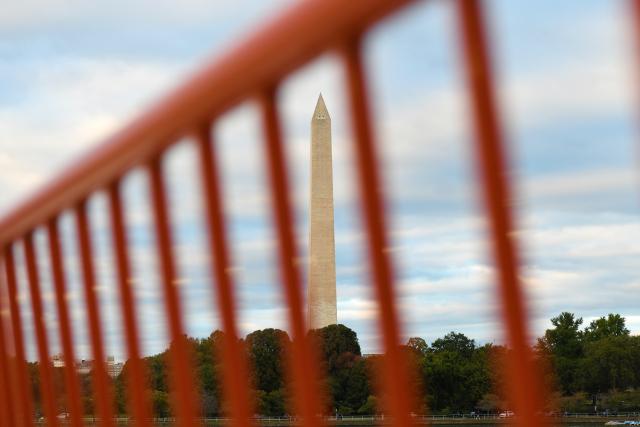 (251015) -- WASHINGTON, Oct. 15, 2025 (Xinhua) -- This photo taken on Oct. 14, 2025 shows the Washington Monument in Washington, D.C., the United States. As the U.S. federal government shutdown stretches into its third week, Treasury Secretary Scott Bessent warned that the closure is already beginning to weigh on the real economy. (Xinhua/Li Rui)