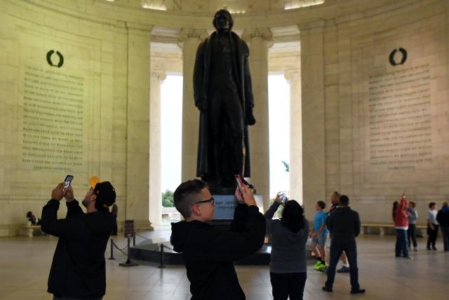 (251015) -- WASHINGTON, Oct. 15, 2025 (Xinhua) -- People visit the Thomas Jefferson Memorial in Washington, D.C., the United States, on Oct. 14, 2025. As the U.S. federal government shutdown stretches into its third week, Treasury Secretary Scott Bessent warned that the closure is already beginning to weigh on the real economy. (Xinhua/Li Rui)