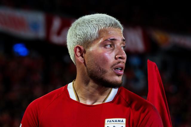 (251015) -- PANAMA CITY, Oct. 15, 2025 (Xinhua) -- Cristian Martinez of Panama reacts after being replaced during the 2026 FIFA World Cup Concacaf qualifier football match between Panama and Suriname in Panama City, Panama, on Oct. 14, 2025. (Xinhua/Xu Yongzheng)