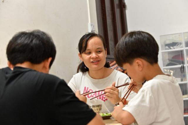 (251015) -- FENGSHAN, Oct. 15, 2025 (Xinhua) -- Lan Yezhen has lunch with her two sons at her home in Fengshan County, south China's Guangxi Zhuang Autonomous Region, Oct. 14, 2025.
  Lan Yezhen, a visually impaired writer from rural Guangxi, has carved a path of resilience through words.
   Life took a harsh turn when she had to forgo the national college entrance examination after her mother's passing. She then spent years working as a migrant worker.
   In 2018, progressive eye conditions left her completely blind, plunging the mother of two young children into despair.
   Amid the darkness, audiobooks became her beacon of solace. Inspired by literary characters who overcame adversity, she began documenting her own life story.
   With growing support from her community and beyond, Lan persisted in her writing. Her essays were published in literary journals, which led to her admission into the Guangxi Writers Association in 2024.
   Through her words, she invites readers into her inner world and reveals the hope that endures despite adversity.
   "Writing helped me find my own light," Lan said. "Even in darkness, I can carve out a path forward for myself." (Xinhua/Lu Boan)