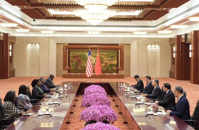 (251015) -- BEIJING, Oct. 15, 2025 (Xinhua) -- Zhao Leji, chairman of the National People's Congress (NPC) Standing Committee, meets with Liberian Senate President Pro Tempore Nyonblee Karnga-Lawrence, who is in Beijing for the Global Leaders' Meeting on Women, in Beijing, capital of China, Oct. 15, 2025. (Xinhua/Ding Lin)