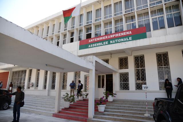 (251015) -- ANTANANARIVO, Oct. 15, 2025 (Xinhua) -- This photo shows the National Assembly building in Antananarivo, Madagascar, Oct. 14, 2025. Colonel Michael Randrianirina, a Malagasy military officer, announced on Tuesday that state power in Madagascar has been taken over by a military council comprising members of the army, gendarmerie and national police.
   On the same day, the National Assembly of Madagascar, the lower house of the country's bicameral parliament, voted to impeach President Andry Rajoelina during an extraordinary session in the capital, Antananarivo, despite the Presidency's earlier announcement that the assembly had been dissolved. (Photo by Sitraka Rajaonarison/Xinhua)