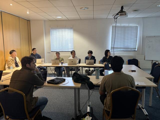 (251015) -- LONDON, Oct. 15, 2025 (Xinhua) -- Li Yingzhen (2nd R) leads her weekly research meeting with PhD students in London, Britain, on Oct. 7, 2025. TO GO WITH "Feature: Chinese woman scientist injects empathy into algorithms" (Xinhua/Gao Wencheng)