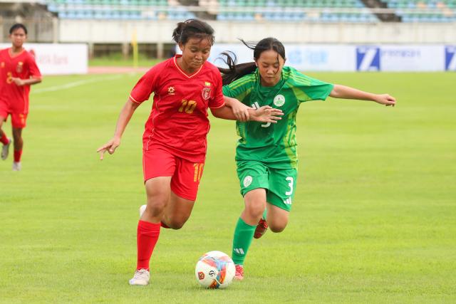 (251015) -- YANGON, Oct. 15, 2025 (Xinhua) -- Shin Thant Phyu Sin Pyone (L) of Myanmar vies with Che Si Tong of China's Macao during the AFC U17 Women's Asian Cup China 2026 qualifier between Myanmar and China's Macao in Yangon, Myanmar, Oct. 15, 2025. (Xinhua/Myo Kyaw Soe)