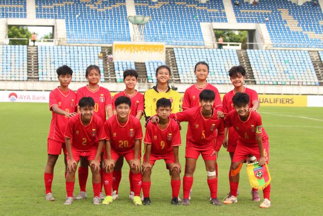 (251015) -- YANGON, Oct. 15, 2025 (Xinhua) -- Starting players of Myanmar line up for photos before the AFC U17 Women's Asian Cup China 2026 qualifier between Myanmar and China's Macao in Yangon, Myanmar, Oct. 15, 2025. (Xinhua/Myo Kyaw Soe)