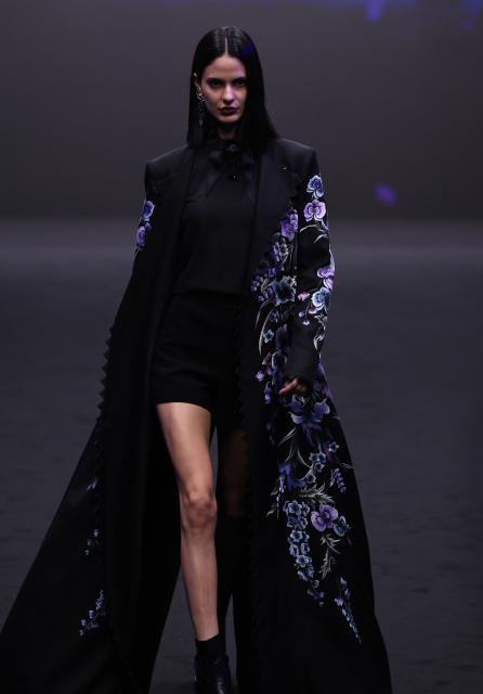 (251015) -- SHANGHAI, Oct. 15, 2025 (Xinhua) -- A model presents a creation of the Heaven Gaia during the 2026 Spring/Summer Shanghai Fashion Week in east China's Shanghai, Oct. 15, 2025. (Xinhua/Fang Zhe)
