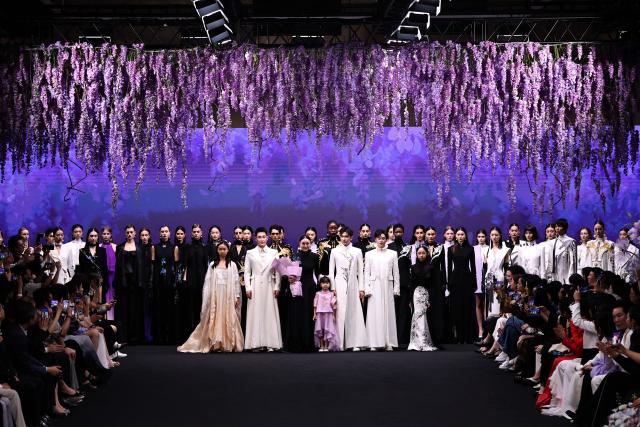 (251015) -- SHANGHAI, Oct. 15, 2025 (Xinhua) -- Models present creations of the Heaven Gaia during the 2026 Spring/Summer Shanghai Fashion Week in east China's Shanghai, Oct. 15, 2025. (Xinhua/Fang Zhe)