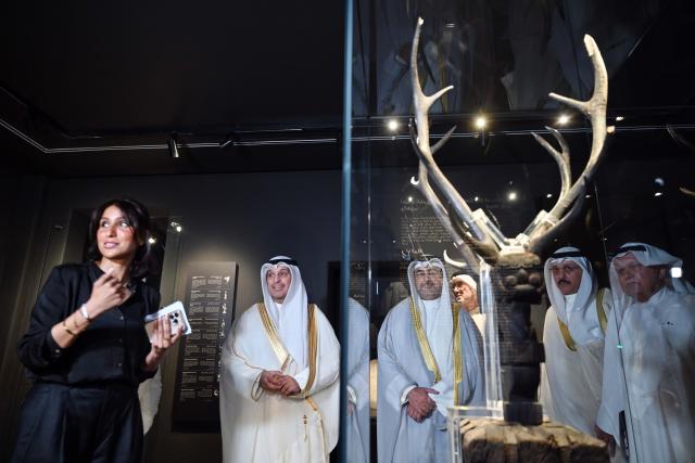 (251015) -- KUWAIT CITY, Oct. 15, 2025 (Xinhua) -- People visit the exhibition in Kuwait City, Kuwait, Oct. 15, 2025. The Chinese art exhibition "Distant and Close" opened on Wednesday at Kuwait's Dar al-Athar al-Islamiyyah, or House of Islamic Antiquities, a major public museum in Kuwait City. The exhibition, running through 2026, showcases the historical and cultural ties between China and Kuwait. (Photo by Asad/Xinhua)