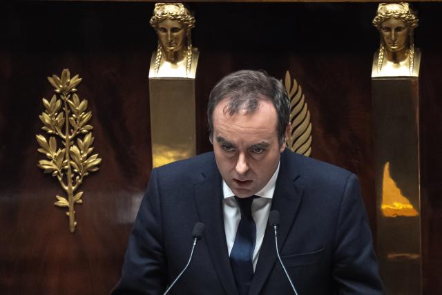 (251016) -- BEIJING, Oct. 16, 2025 (Xinhua) -- French Prime Minister Sebastien Lecornu delivers a policy speech at the National Assembly in Paris, France, Oct. 14, 2025. French Prime Minister (PM) Sebastien Lecornu on Tuesday announced the suspension of controversial pension reforms until the presidential election. 
   The public deficit will be reduced to 4.7 percent of GDP in the draft budget for 2026 and must "in any case be less than 5 percent at the end of the discussion" in Parliament, Lecornu said. He also confirmed that he intends to maintain the target of 5.4 percent for 2025. (Photo by Aurelien Morissard/Xinhua)