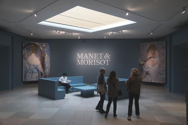 (251016) -- SAN FRANCISCO, Oct. 16, 2025 (Xinhua) -- People visit an exhibition on Manet & Morisot at the Legion of Honor Fine Arts Museums of San Francisco in San Francisco, California, the United States, Oct. 15, 2025. Opening at the Legion of Honor on Oct. 11, 2025, the exhibition will run through to March 1, 2026. (Photo by Liu Yilin/Xinhua)