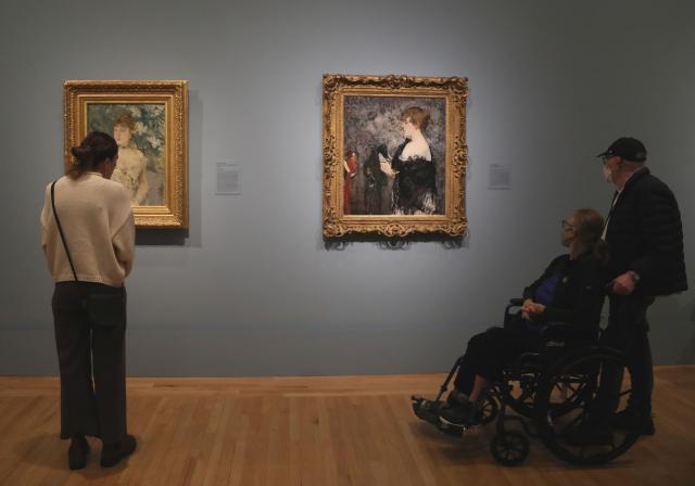 (251016) -- SAN FRANCISCO, Oct. 16, 2025 (Xinhua) -- People visit an exhibition on Manet & Morisot at the Legion of Honor Fine Arts Museums of San Francisco in San Francisco, California, the United States, Oct. 15, 2025. Opening at the Legion of Honor on Oct. 11, 2025, the exhibition will run through to March 1, 2026. (Photo by Liu Yilin/Xinhua)