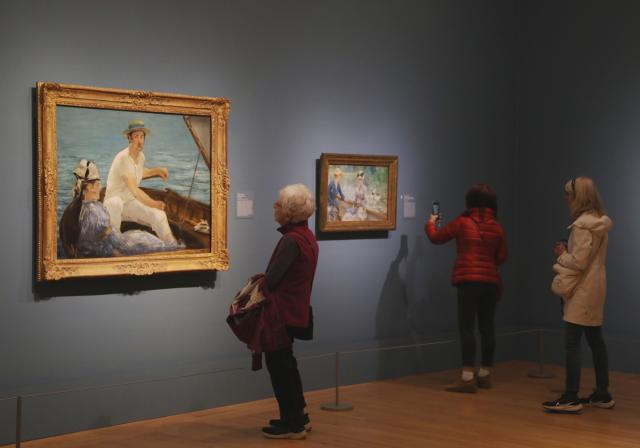 (251016) -- SAN FRANCISCO, Oct. 16, 2025 (Xinhua) -- People visit an exhibition on Manet & Morisot at the Legion of Honor Fine Arts Museums of San Francisco in San Francisco, California, the United States, Oct. 15, 2025. Opening at the Legion of Honor on Oct. 11, 2025, the exhibition will run through to March 1, 2026. (Photo by Liu Yilin/Xinhua)