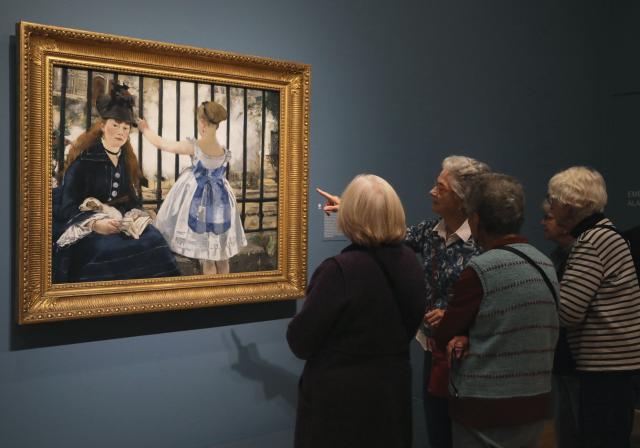 (251016) -- SAN FRANCISCO, Oct. 16, 2025 (Xinhua) -- People visit an exhibition on Manet & Morisot at the Legion of Honor Fine Arts Museums of San Francisco in San Francisco, California, the United States, Oct. 15, 2025. Opening at the Legion of Honor on Oct. 11, 2025, the exhibition will run through to March 1, 2026. (Photo by Liu Yilin/Xinhua)