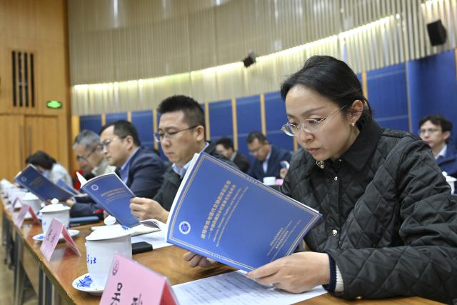 (251016) -- BEIJING, Oct. 16, 2025 (Xinhua) -- Delegates read copies of of the think tank report "Harmony Between Tradition and Modernity: Rural Development and Cultural Inheritance in China's Xizang" during an expert symposium in Beijing, capital of China, Oct. 16, 2025. A think tank report released on Thursday hailed the practical achievements of rural development in southwest China's Xizang Autonomous Region since its founding 60 years ago.
   Titled "Harmony Between Tradition and Modernity: Rural Development and Cultural Inheritance in China's Xizang," the report was jointly published by China Foundation For Human Rights Development and National High-Level Think Tank of Xinhua News Agency in both Chinese and English. (Xinhua/Li Xin)