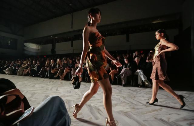 (251016) -- VANCOUVER, Oct. 16, 2025 (Xinhua) -- Models present creations of AMBUS during the Spring/Summer 2026 Collections Fashion Show at Vancouver Fashion Week in Vancouver, British Columbia, Canada, Oct. 15, 2025. (Photo by Liang Sen/Xinhua)