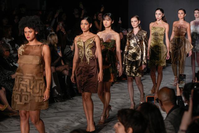 (251016) -- VANCOUVER, Oct. 16, 2025 (Xinhua) -- Models present creations of AMBUS during the Spring/Summer 2026 Collections Fashion Show at Vancouver Fashion Week in Vancouver, British Columbia, Canada, Oct. 15, 2025. (Photo by Liang Sen/Xinhua)