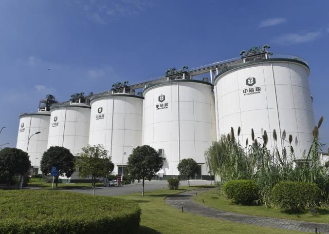 (251016) -- CHENGDU, Oct. 16, 2025 (Xinhua) -- This photo taken on Oct. 15, 2025 shows the grain storage facilities at a branch company of China Grain Reserves Group (Sinograin) in Chengdu, southwest China's Sichuan Province.
  In recent years, advanced technologies have been applied in grain storage to significantly improve operational efficiency and quality of grain during storage. (Xinhua/Liu Kun)