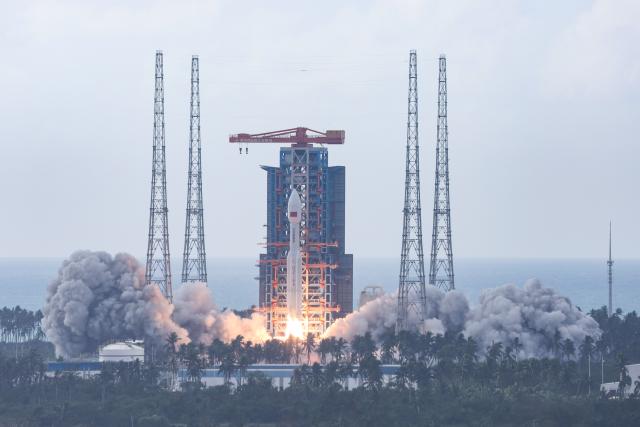 (251016) -- WENCHANG, Oct. 16, 2025 (Xinhua) -- A Long March-8A carrier rocket carrying the 12th group of low-orbit internet satellites blasts off from the Hainan commercial spacecraft launch site in south China's Hainan Province, Oct. 16, 2025. The rocket lifted off at 9:33 a.m. Thursday. It successfully placed the payloads into preset orbit. (Xinhua/Zhang Liyun)