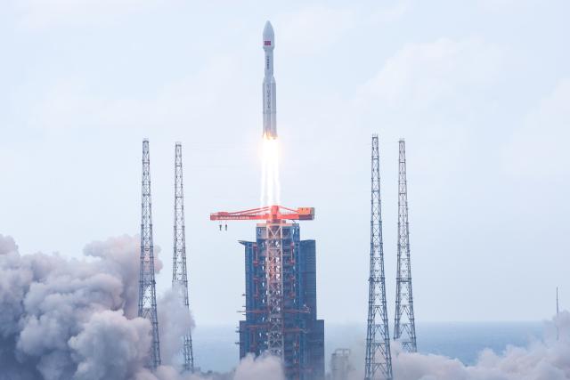 (251016) -- WENCHANG, Oct. 16, 2025 (Xinhua) -- A Long March-8A carrier rocket carrying the 12th group of low-orbit internet satellites blasts off from the Hainan commercial spacecraft launch site in south China's Hainan Province, Oct. 16, 2025. The rocket lifted off at 9:33 a.m. Thursday. It successfully placed the payloads into preset orbit. (Xinhua/Zhang Liyun)