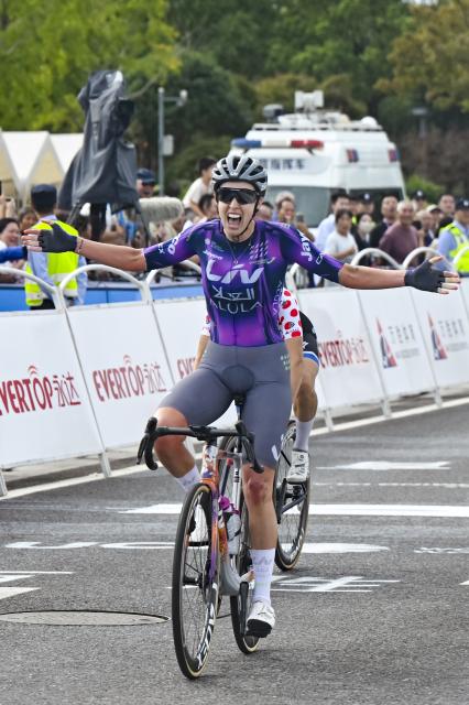 (251016) -- SHANGHAI, Oct. 16, 2025 (Xinhua) -- Liv-Alula-Jayco's Josie Talbot is seen during the Stage 3 of the UCI Women's WorldTour Tour of Chongming Island road cycling race in Shanghai, east China, Oct. 16, 2025. (Xinhua/Chen Haoming)