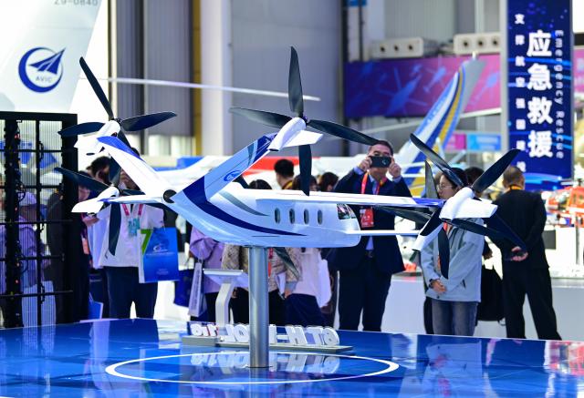(251016) -- TIANJIN, Oct. 16, 2025 (Xinhua) -- People visit the 7th China Helicopter Exposition in Tianjin, north China, Oct. 16, 2025. Spanning an exhibition area of approximately 160,000 square meters, the exposition kicked off here on Thursday and will last until Oct. 19. (Xinhua/Sun Fanyue)