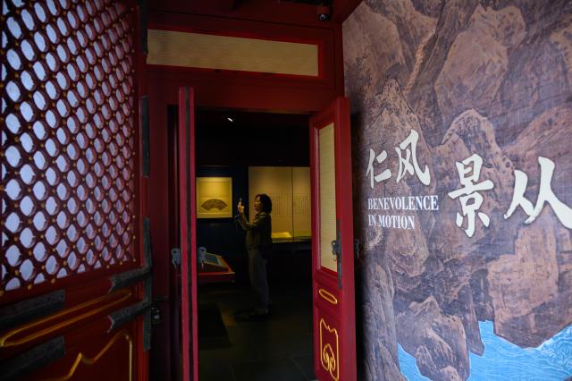 (251016) -- BEIJING, Oct. 16, 2025 (Xinhua) -- A woman visits the "Benevolence in Motion: Donated Artifacts in the Palace Museum" exhibition in Beijing, capital of China, Oct. 16, 2025. The expo kicked off here on Thursday. (Xinhua/Jin Liangkuai)