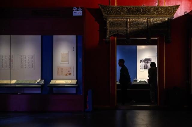 (251016) -- BEIJING, Oct. 16, 2025 (Xinhua) -- People visit the "Benevolence in Motion: Donated Artifacts in the Palace Museum" exhibition in Beijing, capital of China, Oct. 16, 2025. The expo kicked off here on Thursday. (Xinhua/Jin Liangkuai)